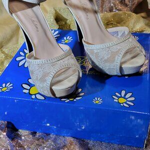 Women's white lace, 5-inch heel with Dimond stones in size 6 by De Blossom